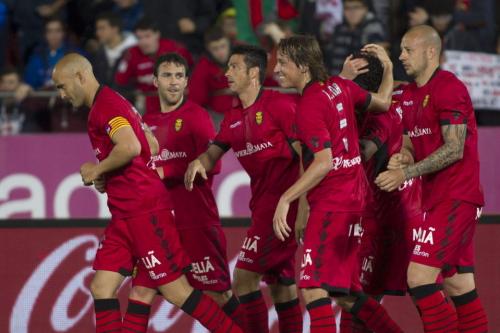 Dos goles de Alfaro y tres puntos más