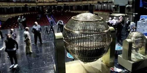 Los bombos de la lotería, preparados antes del sorteo de Navidad