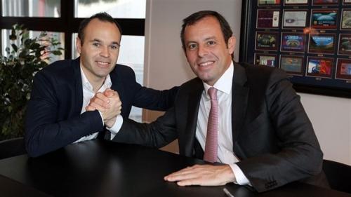 Andrés Iniesta firma su renovación hasta 2018