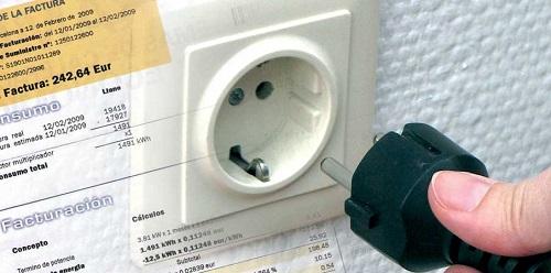 Facua convoca para este lunes a las 19.00 horas un apagón para protestar por la subida de la luz