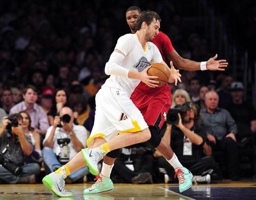 Los Lakers tocan fondo ante los Bucks