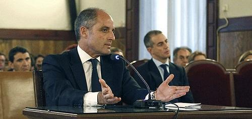 El juez Castro cita a Francisco Camps el 1 de febrero para que declare por escrito en Valencia