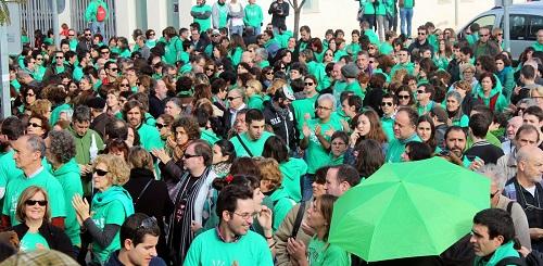 Cerca de 1.000 personas se concentran ante la Conselleria de Educación y piden la dimisión de Camps