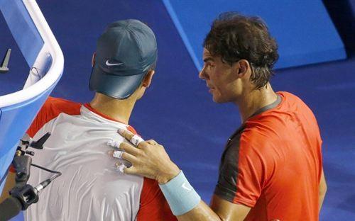 Nadal aprovecha el abandono de Tomic y se mete en la segunda ronda