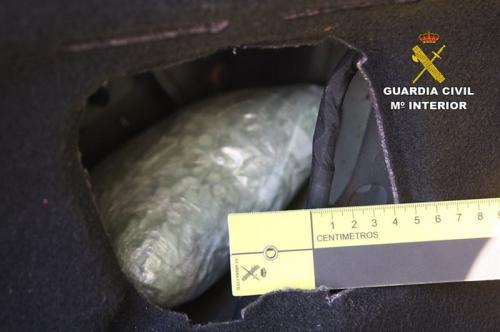 Detienen en el puerto de Ibiza a dos hombres que llevaban 433 gramos de cocaína y 43.000 pastillas de éxtasis