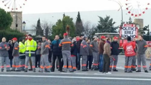 Empleados de la embotelladora de Coca-Cola de Palma hacen un paro de dos horas en protesta por el ERE