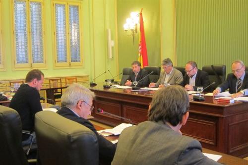 El PP rechaza la propuesta de la oposición de desechar el proyecto de ampliación del Club Marítimo del Molinar