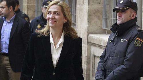 La Infanta Cristina abandona los juzgados de Palma a las 18:10 minutos con un 'hasta luego', 'gracias'