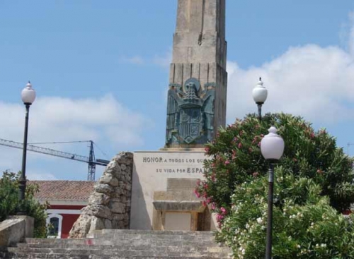 La Izquierda Plural exige al Gobierno central el desmantelamiento del obelisco franquista de Maó