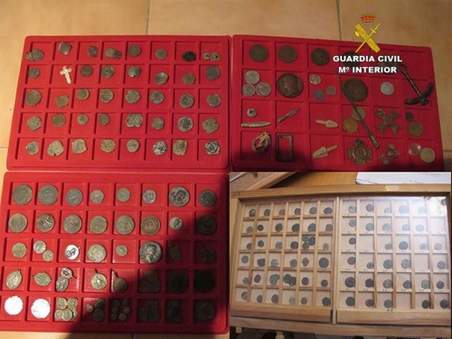 Sorprendidos dos hombres en Ibiza con objetos históricos que encontraban rastreando fincas