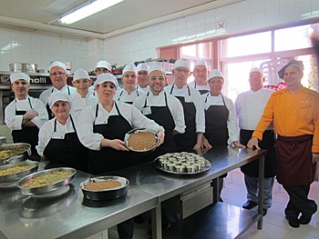 La ONCE enseña a cocinar y a comer sano a personas con discapacidad en Palma
