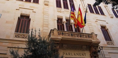 https://www.noticiasmallorca.es/imatges/fotosweb/2014/03/01/520parlament.jpg