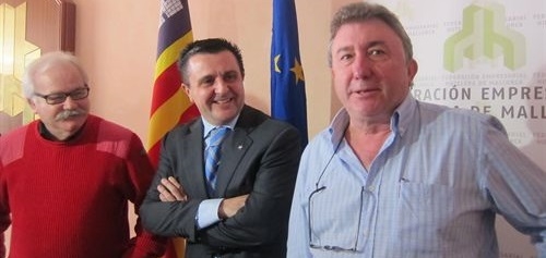 Los hoteleros proponen no subir salarios y crear un 'plus de verano'