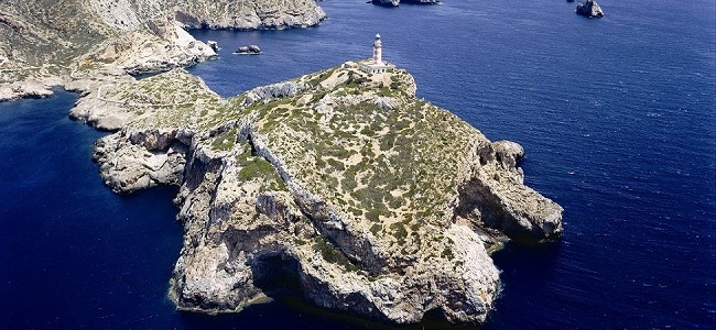 Cerca de 1.700 personas visitaron la exposición de señales marítimas del faro de Portopí durante 2013