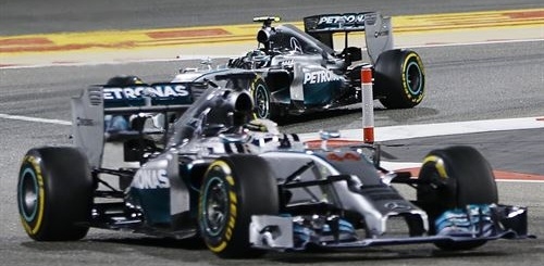 Hamilton se acerca al Mundial y Alonso acaba décimo