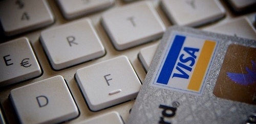 Sólo un tercio de los españoles compra a través de Internet sus billetes de avión