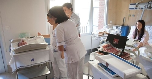 Todas las baleares que den a luz el 4 de mayo recibirán el peso de su bebé en jamón ibérico