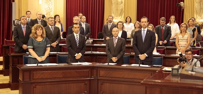 El Parlament conmemora el Día Internacional para la Eliminación de la Violencia contra las Mujeres