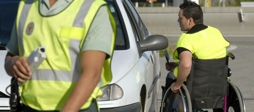 Lesionados medulares conciencian a conductores para que 'no tengan que cambiar de ruedas'