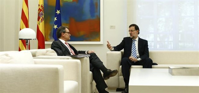 Rajoy reitera a Mas que la consulta es 'ilegal' y que 'ni se puede celebrar, ni se va a celebrar'