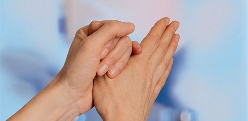 El desinfectante de manos reduce hasta un 65% el riesgo de padecer la 'enfermedad de los cruceros'