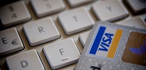 La Policía Nacional detiene a un hombre por hurto y estafa continuada en Ibiza