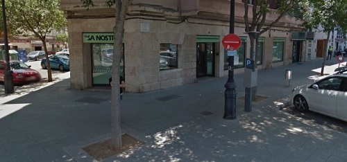 Dos hombres atracan una sucursal de Sa Nostra con armas de fogueo y roban unos 1.500 euros