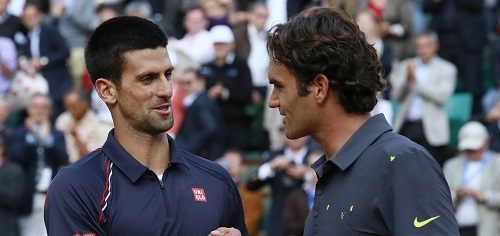 Un Federer sin fin supera a Djokovic