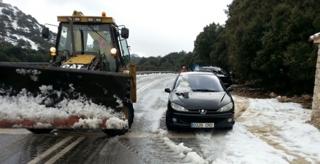 Aprobado el protocolo para poner orden a la masificación de vehículos en la Serra de Tramuntana cuando nieva