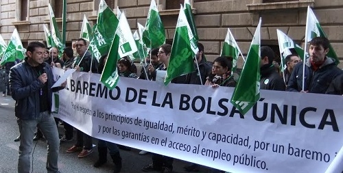 El sindicato de enfermería reune a 200 personas en protesta contra los baremos de la bolsa única