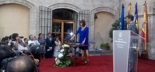 Armengol, durante su toma de posesión como presidenta: 'Hoy empieza un nuevo tiempo en Baleares'