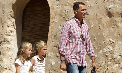 Felipe VI en Marivent con Leonor y Sofía, donde se reunirán con sus primos
