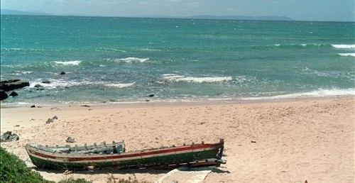 Un grupo de inmigrantes argelinos alcanza la costa de Formentera en una lancha