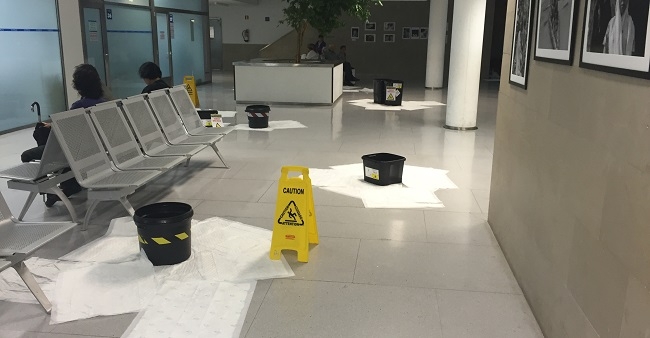 Las lluvias provocan graves goteras en el Hospital de Manacor