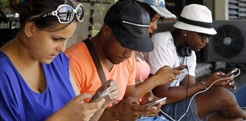 Dos de cada diez menores están en riesgo de desarrollar adicción a Internet en España