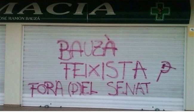 Aparecen nuevas pintadas en la farmacia de Bauzá acusándole de 'fascista'