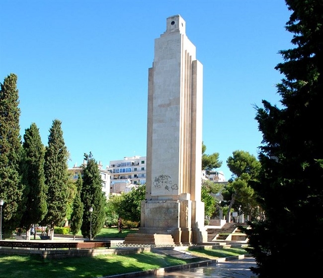 Ruth Mateu: 'El monolito de sa Feixina todavía es un símbolo franquista'