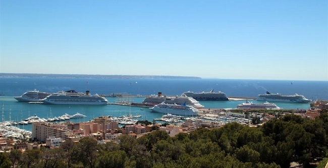 8 cruceros coinciden haciendo escala en el puerto de Palma