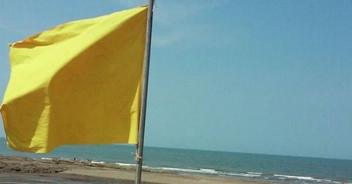 Izan la bandera amarilla en Talamanca, aunque sigue prohibido el baño en un tramo