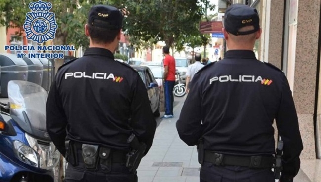 La Policía Nacional avisa a comerciantes de una nueva modalidad de robo que utiliza a falsos revisores