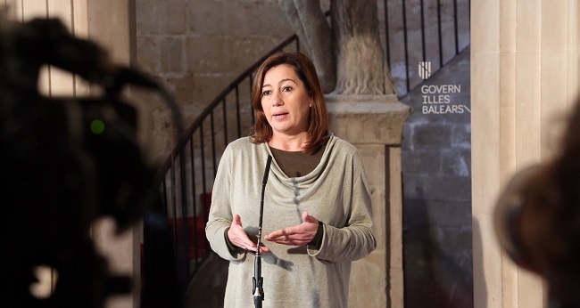 Armengol se reúne este martes con Montoro para abordar el recorte en la financiación por parte del Gobierno central