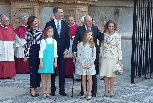 La Familia Real asiste a la misa de Pascua en la Catedral de Palma