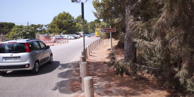 El Consell de Ibiza renueva la señalización de aparcamientos y accesos al Parque Natural de Ses Salines