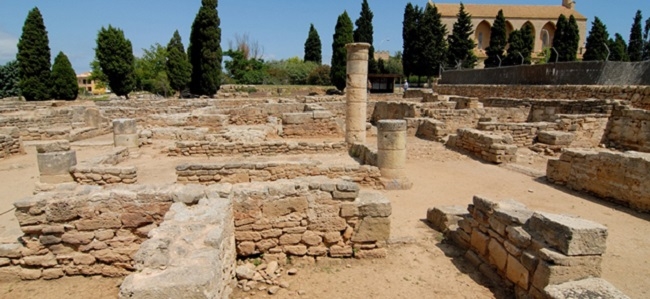 Francina Armengol visita la ciudad romana de Pol·lèntia, en Alcúdia