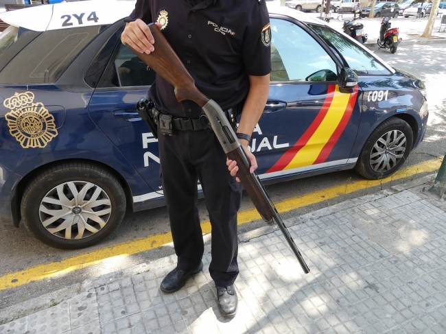 La Policía Nacional detiene  en Manacor a dos jóvenes por el robo de dos escopetas