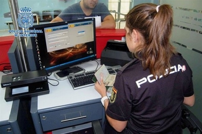 Desmantelado en Madrid el mayor laboratorio de falsificación documental localizado por la Policía Nacional
