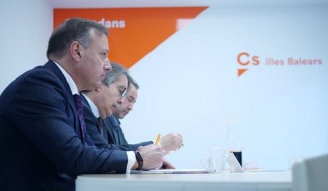 Joan Mesquida (Cs) se reúne con el embajador del Reino Unido en España