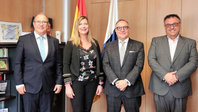 Los consellers de Salud de las Illes Balears y del Gobierno de Canarias debaten sobre los efectos de la insularidad en la gestión sanitaria
