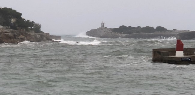 https://www.noticiasmallorca.es/imatges/fotosweb/2019/04/20/4504temporal-olas.jpg