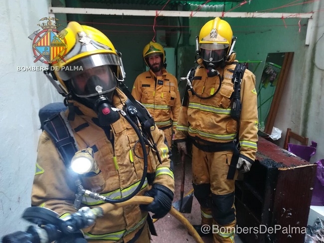Incendio en patio interior de una vivienda en Palma